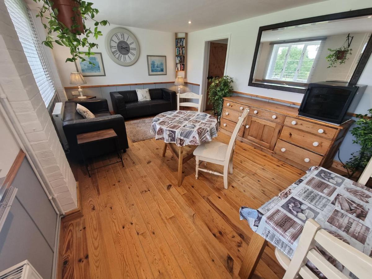 The Boathouse Bed & Breakfast Стратфорд на Ейвън Екстериор снимка